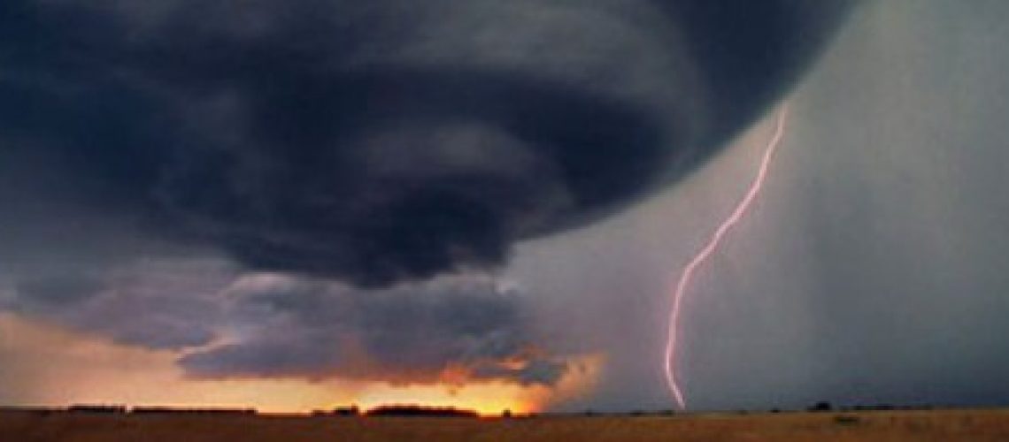 Photo - Jim Reed - http://blogs.scientificamerican.com/compound-eye/2011/08/26/interview-photographer-jim-reed-on-hurricane-irene-and-storm-chasing/